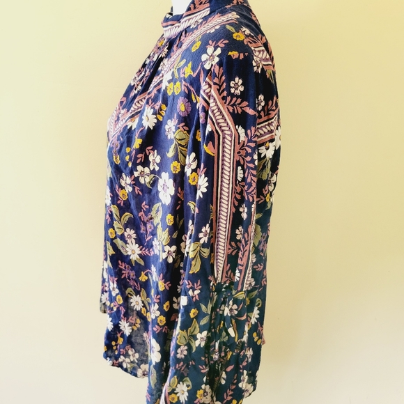 Francesca's dina be. floral blouse size large - Picture 4 of 7